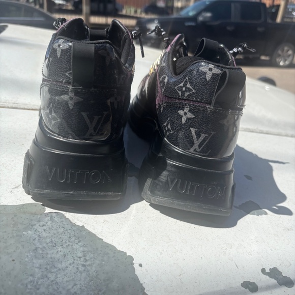 Louis Vuitton Sneakers // LV Runaway Pulse Trainers - Picture 4 of 7
